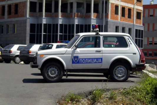 Propala potjera: Lopov na slobodi, policajac u bolnici