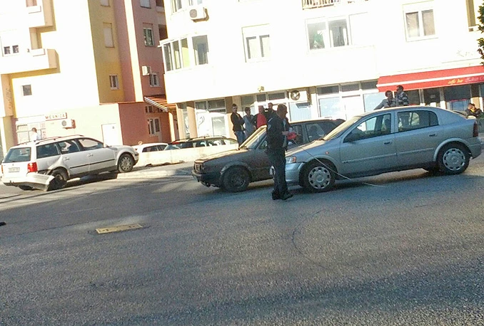 Opet sudar na vrhu Avenije