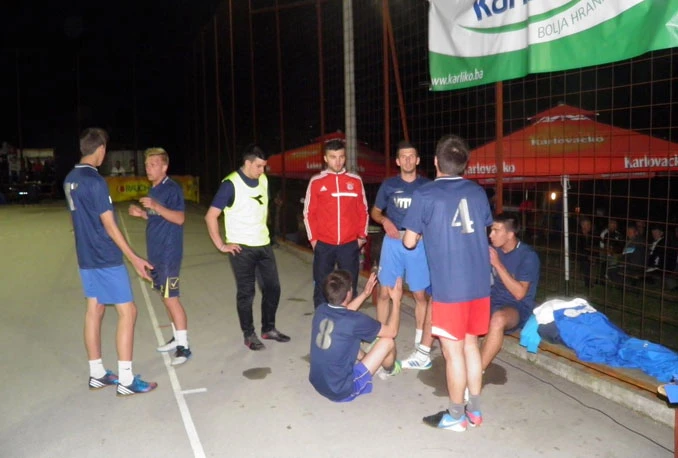 Porazi branitelja naslova i domaćina