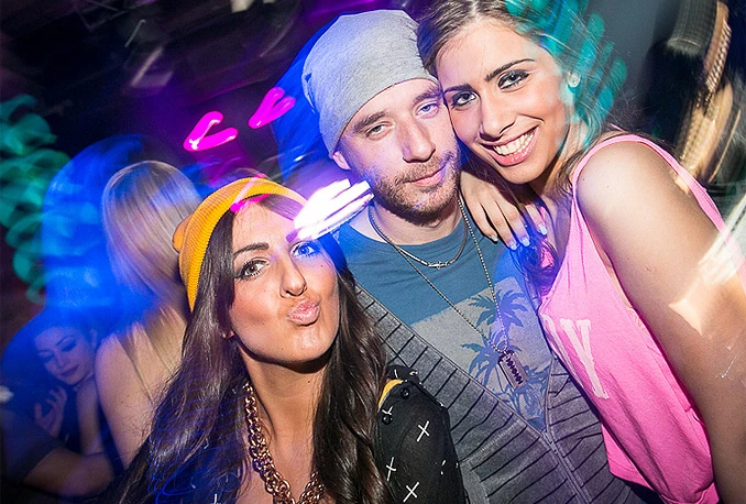 Zubar na udaru javnosti jer izlazi 30 puta mjesečno