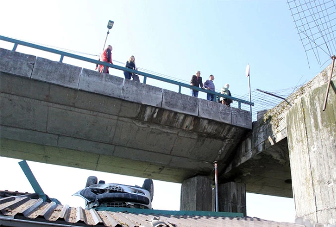 Sarajevo: Automobilom s nadvožnjaka sletio na tržnicu 