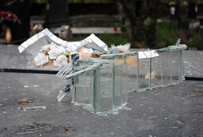 Vandalizam na groblju u Širokom Brijegu
