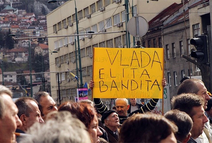 Smanjenja plaća političarima u BiH: Građanima ni iz džepa ni u džep
