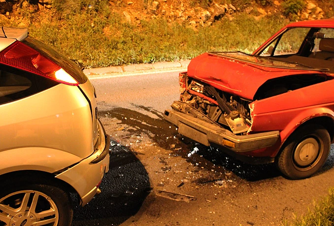 Sudar tri automobila na Bulevaru, ozlijeđena jedna osoba