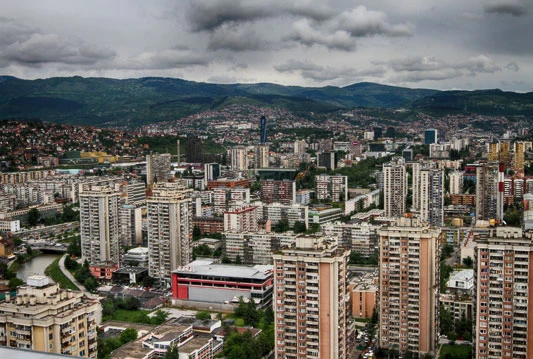 Velika potražnja i pad cijena na tržištu nekretnina