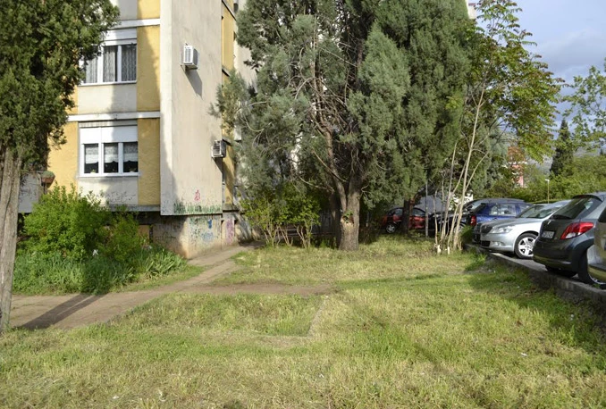 Mostar: Mladi uljepšali okoliš oko zgrada