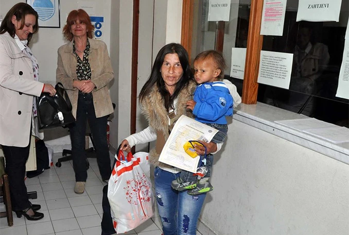 Mostar: Četvero romske djece upisano u matičnu knjigu rođenih