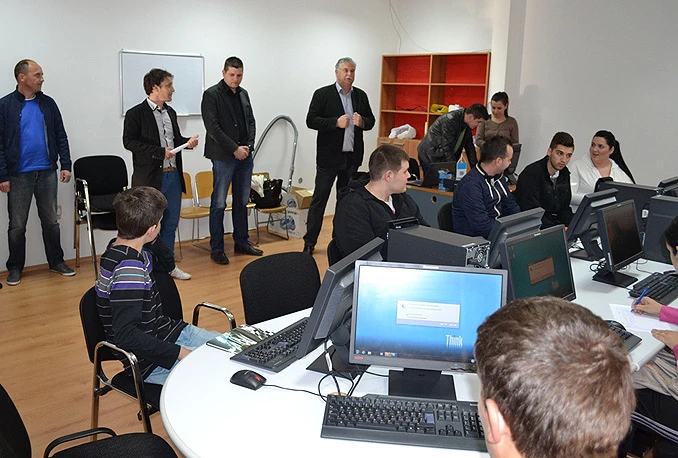 Započeo besplatni tečaj informatike u Širokom Brijegu