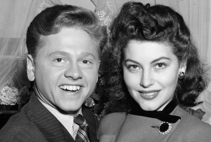 Umro Mickey Rooney