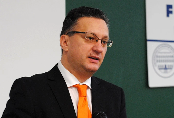 Politički marketing: Udžbenik za studente, vodič za političare