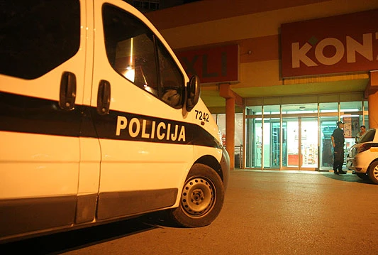 Trojica maskiranih muškaraca opljačkala ''Konzum'' u Prozoru