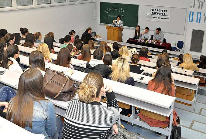Na Filozofskom fakultetu održana tribina na temu 'Kome (ne)trebaju socijalni radnici u školama'
