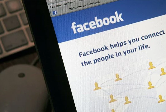 Milijarda ljudi Facebooku pristupa - mobitelom