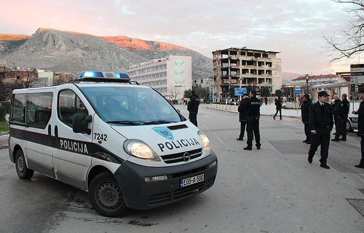 Policija zaustavila prosvjednike, priveden Muharem Hindić Mušica