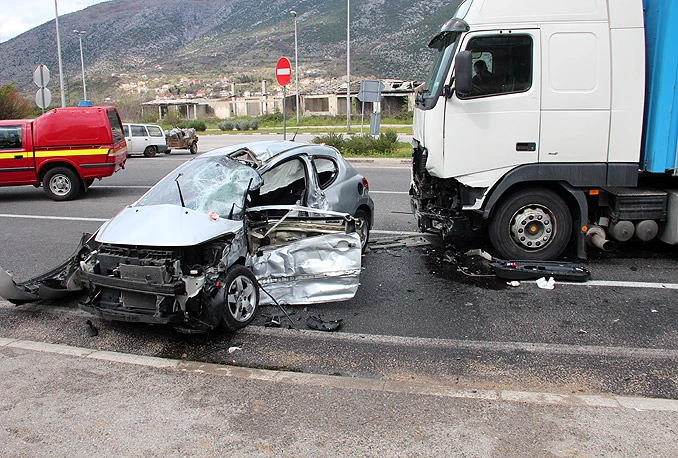 Teška nesreća na izlazu iz Mostara: Kod 'Ine' poginule dvije osobe