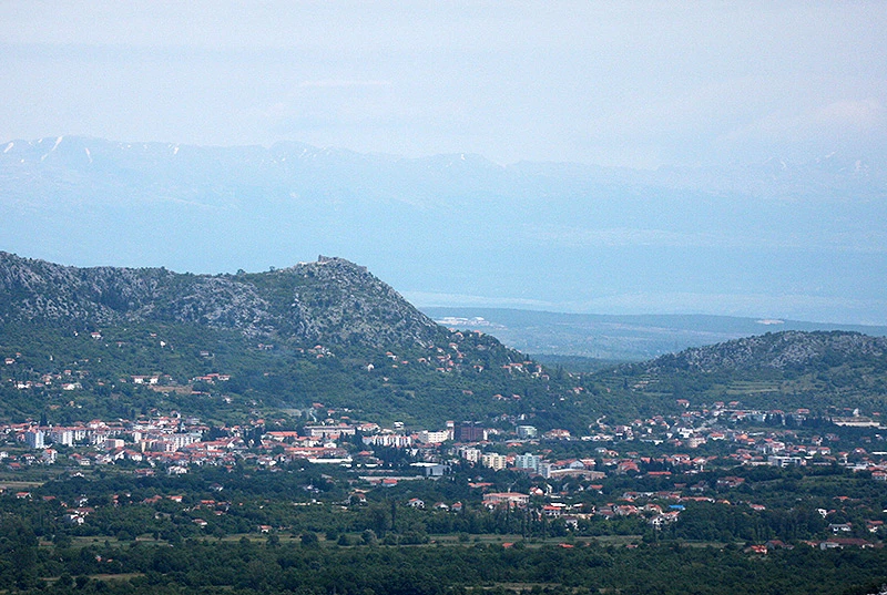 Sudionici kongresa nisu mogli prići antičkoj lokaciji jer je mještanin dračom zagradio prolaz