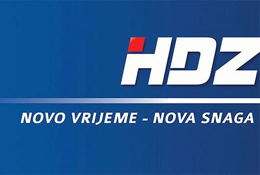 Zagreb: Ulaz u središnjicu HDZ-a iscrtali crvenim zvijezdama i napisali 'Mafija'