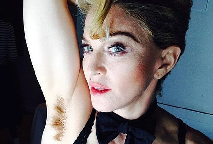 Madonna dlakavih pazuha: Duge dlake. Nije me briga