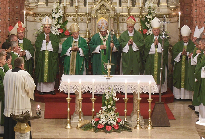 Biskupi Biskupske konferencije BiH na Misi u mostarskoj katedrali