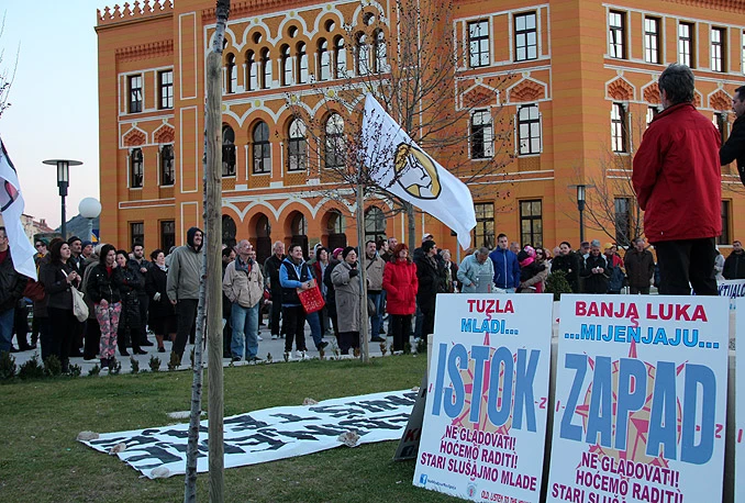 Mostarci ne odustaju: Građani i dalje prosvjeduju