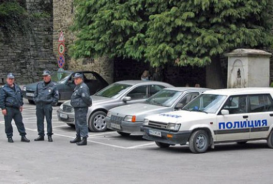 Incident kod škole: Poginuo jedan, a ranjena tri policajca