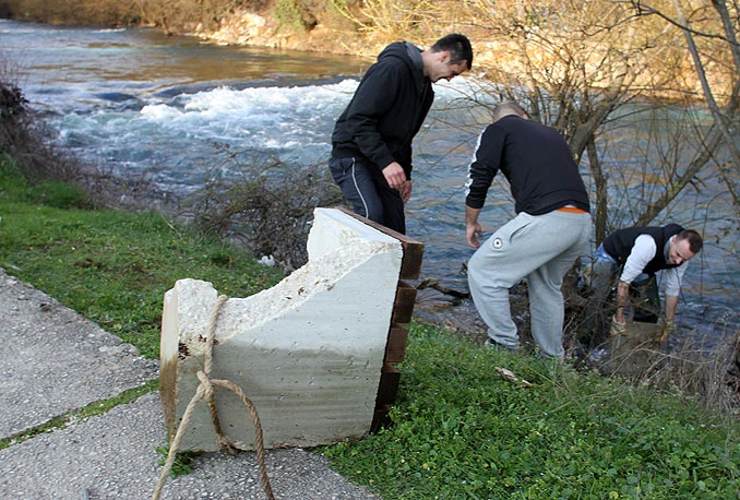 Roditelji frustriranih divljaka trebaju se zapitati zašto im djeca vandaliziraju Široki Brijeg