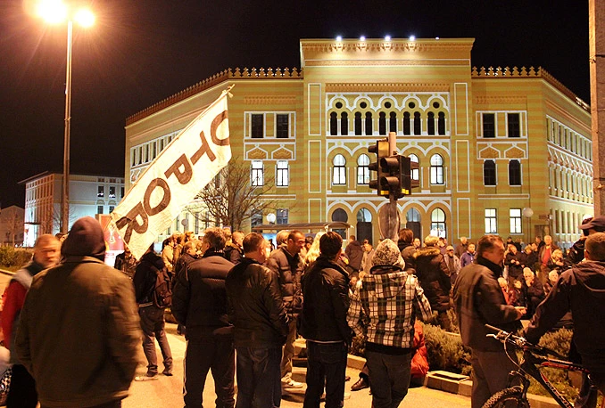 Policija ponovno spriječila prosvjednu šetnju; novi prosvjed sutra točno u podne