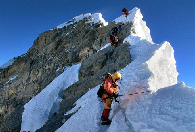 Svaki alpinist s Mt. Everesta mora ponijeti 8 kilograma smeća