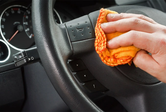 Sami čistite unutrašnjost svojeg automobila? Evo što radite pogrešno!