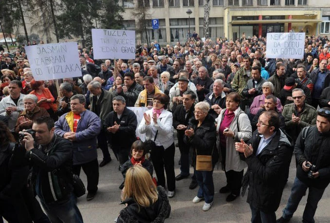Stotine Tuzlaka na skupu podrške načelniku Jasminu Imamoviću