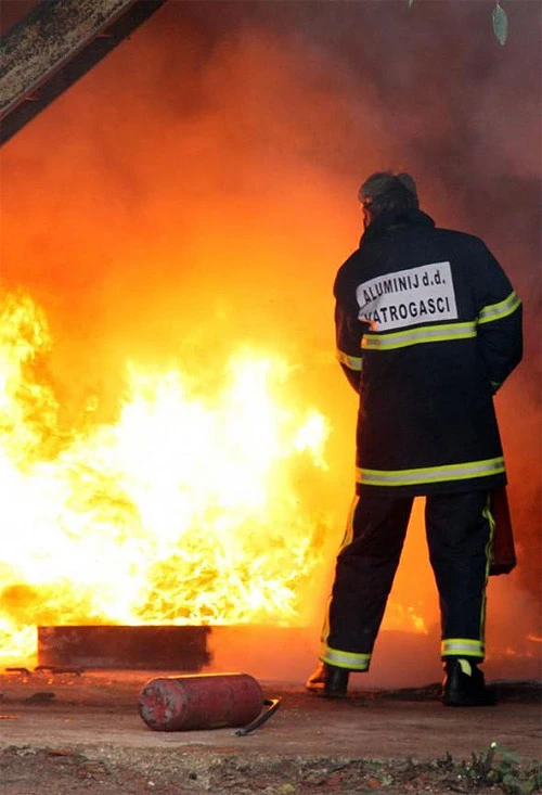 Rogatica: U požaru ozlijeđena dva radnika, pričinjena velika materijalna šteta