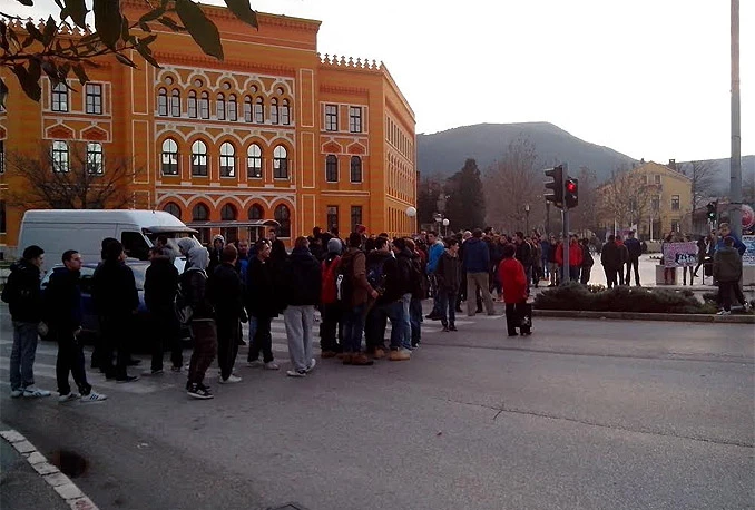 Mostarski prosvjednici održali prosvjednu šetnju
