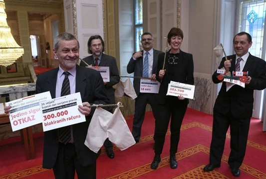 Laburisti u hrvatsku sabornicu došli s gaćama na štapu