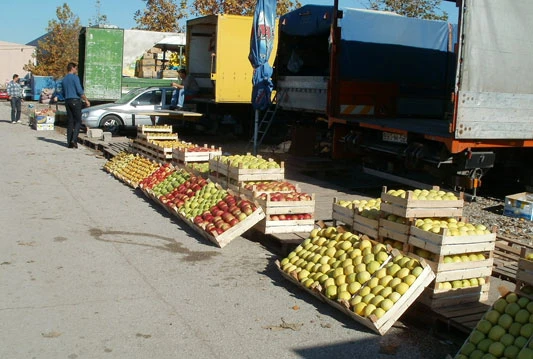 Jabuke na tržnici 2 KM, a u tržnim centrima 0,6 KM