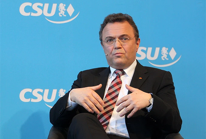 Ministar podnio ostavku jer je odao tajnu o sudskoj istrazi