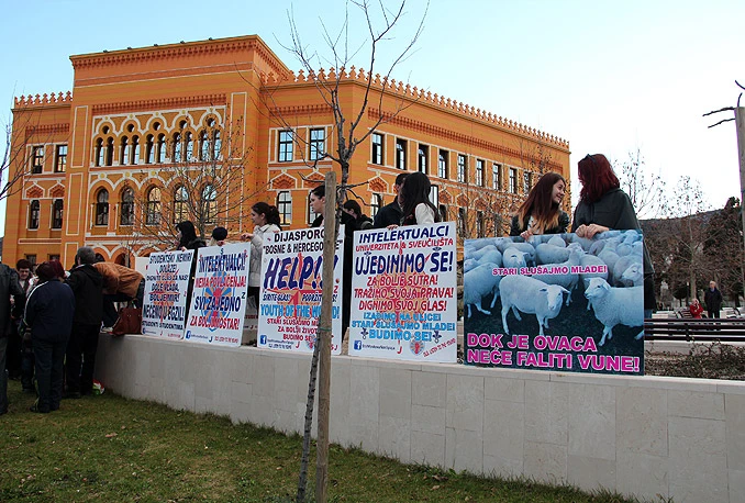 I danas prosvjedi na Španjolskom trgu u Mostaru; pozvali Inzka da dođe u Mostar da "položi račune''