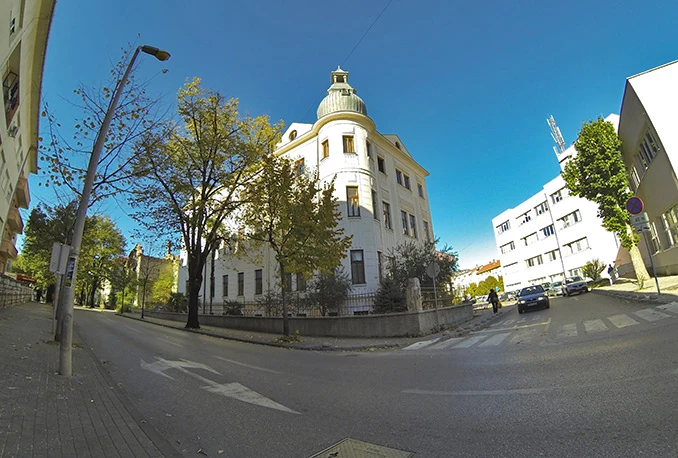 Prodajna izložba slika i rukotvorina članova udruge "Zrake"