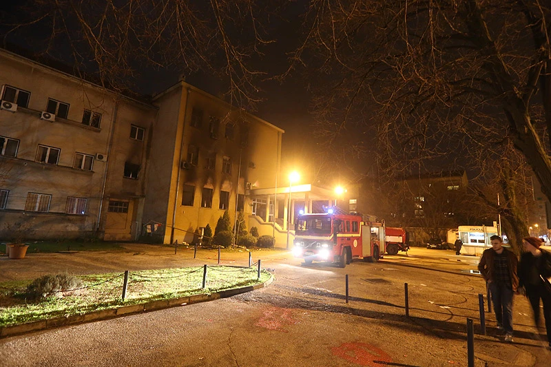 Nastavljanje rušenja imovine i traženje smjene Vlade FBiH put u težu gospodarsku situaciju
