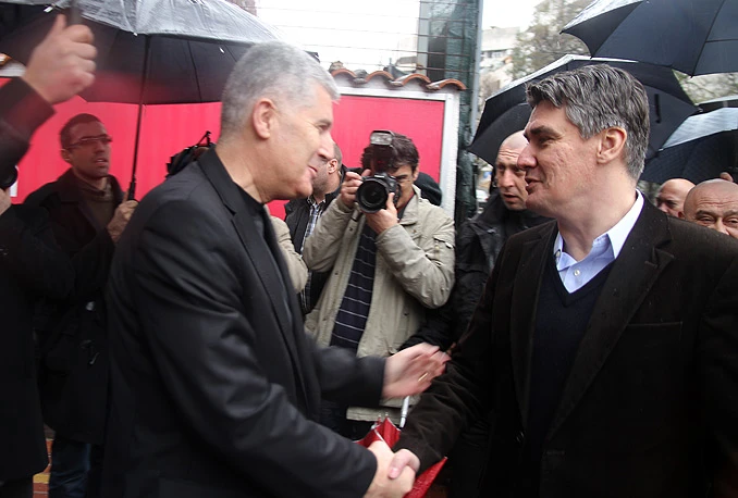 Milanović sa Bevandom, Čovićem i Lasićem obišao devastirane zgrade institucija u Mostaru