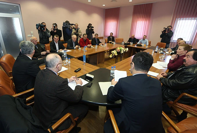 HNS: Federalne institucije pošteđene, ukazuje li to na ciljeve pozadinskih sponzora prosvjeda?