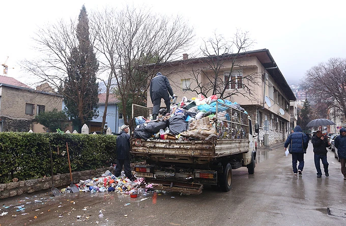 Mostar se čisti: Komos zamrznuo štrajk