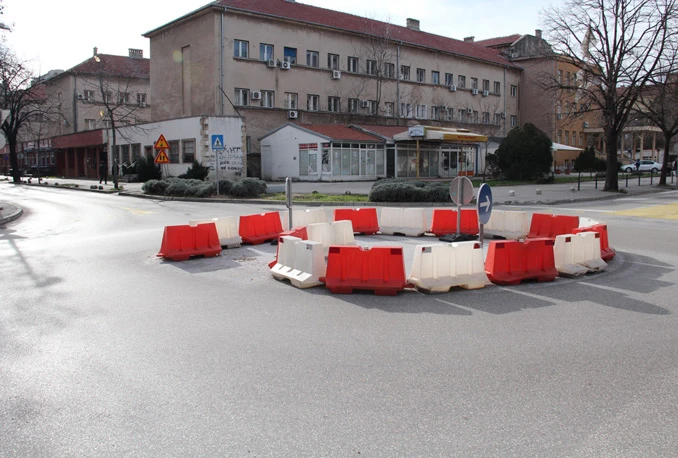 Kružni tok kod Đačkog doma dobio novi izgled