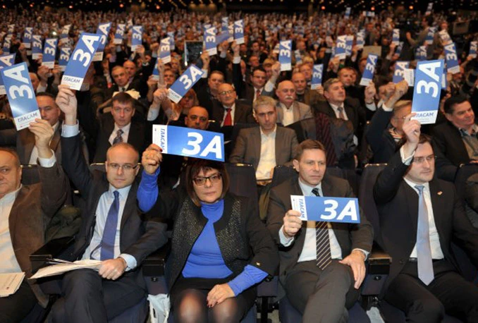 Vučić, kao jedini kandidat, ponovno postao predsjednik SNS-a