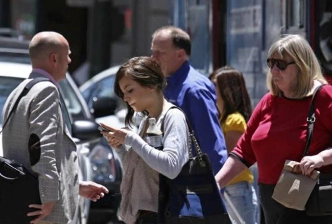 Pisanje SMS poruka onemogućava ravno hodanje