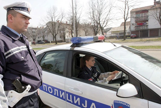 U sudaru dva automobila, poginula jedna osoba