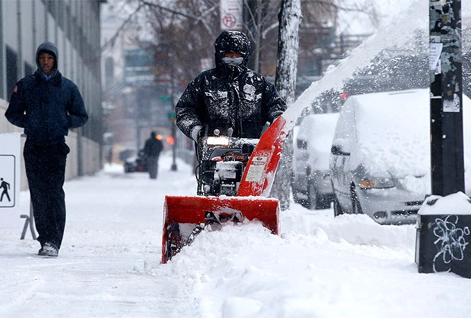 SAD se bori sa snježnom olujom: Temperature padaju i do 25 stupnjeva