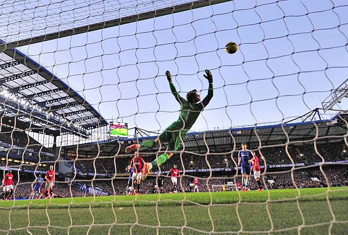 Chelsea deklasirao United, hat-trick Eto'oa