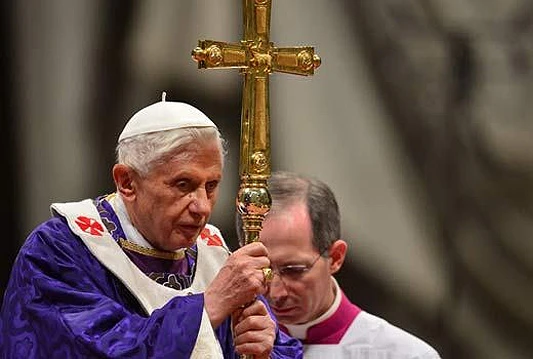 Papa zbog pedofilije otpustio 400 svećenika!