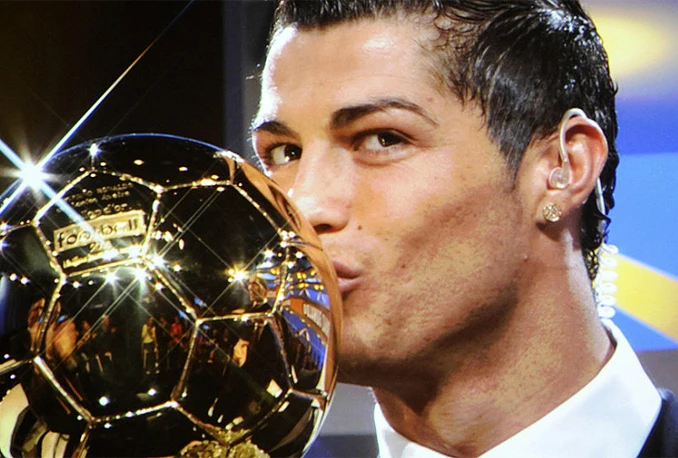 Zbog osvajanja Zlatne lopte Cristiano Ronaldo svojim fizioterapeutima poklonio aute