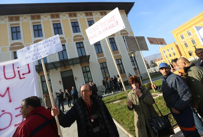 Prosvjedi bi mogli dovesti do sloma FBiH: Na ulicu bi mogle najugroženije kategorije